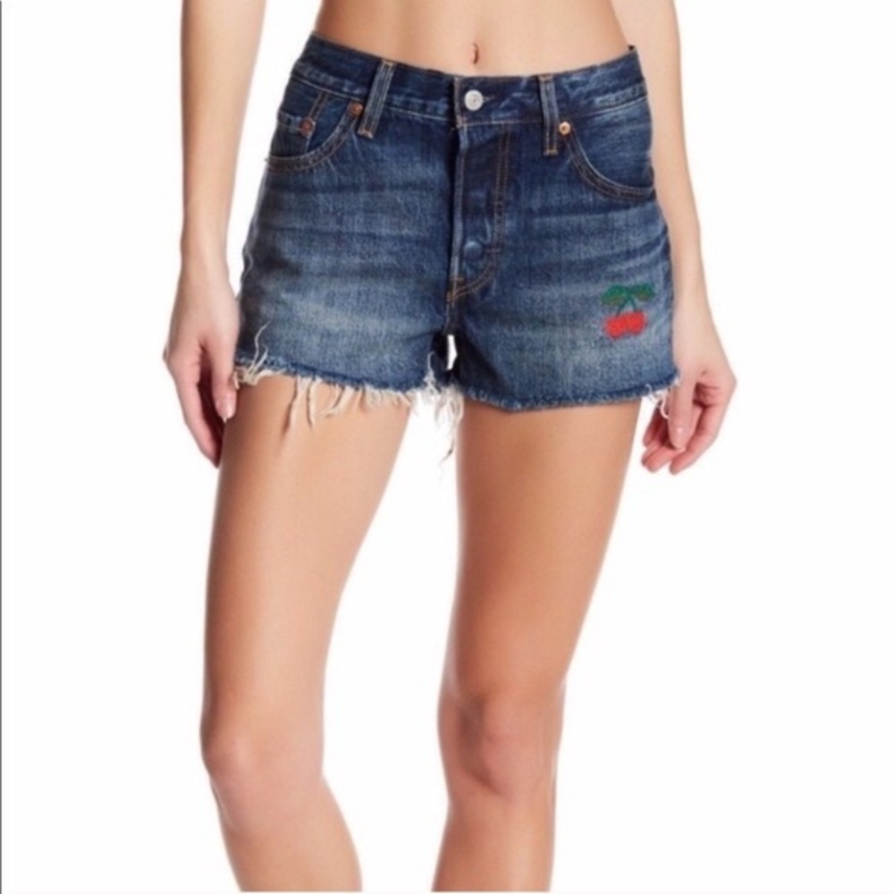 Levi’s High Rise Cherry Patch 501 Shorts Size 29 - Picture 2 of 7
